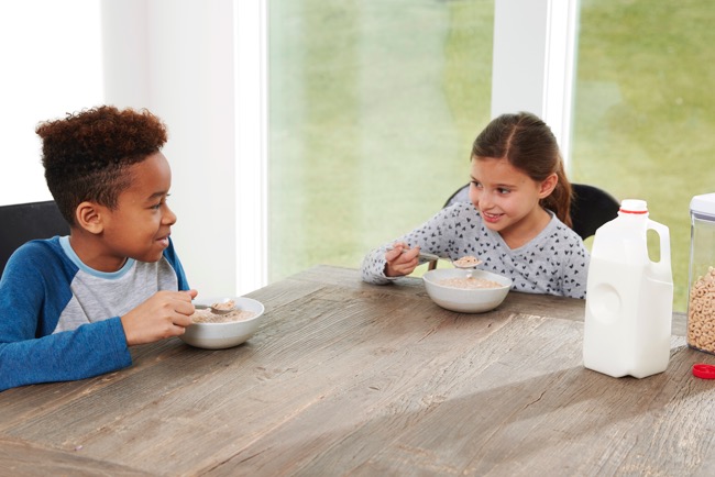Kids eating cereal together