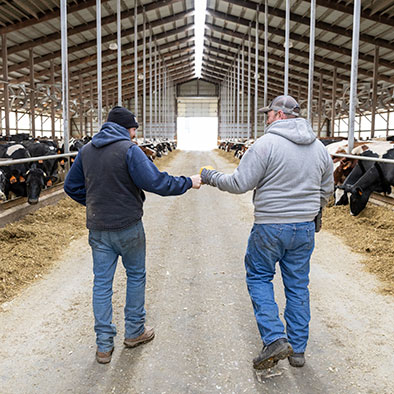 HOW DAIRY FARMING FUELS THE U.S. ECONOMY AND FEEDS COMMUNITIES EVERYWHERE