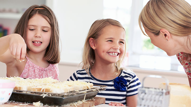 MakingSandwiches_Edited_806x453px.jpg