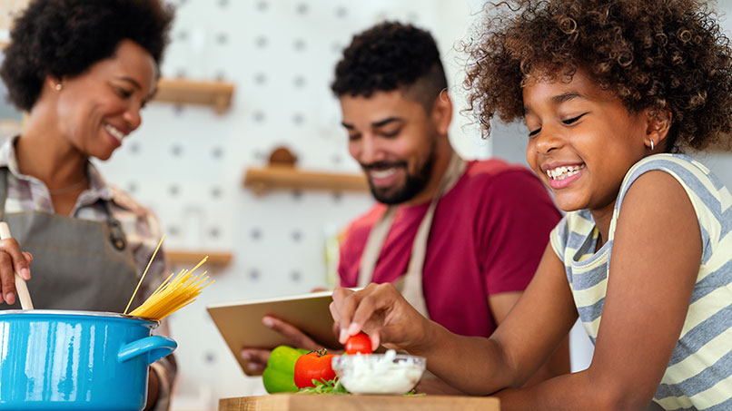 FamilyCooking_WYSIWYG_806x453px.jpg