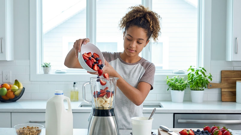 GirlMakingSmoothie_v02_Edited_806x453px.jpg